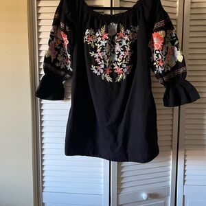 Free People Ladies Top small Black Floral Embroidered Boho Pheasant Style